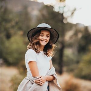 Meet your Posher, Carolyn